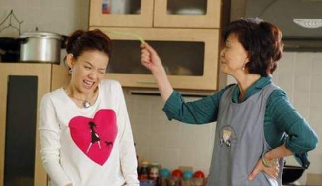 婆婆拒絕幫媳帶孩子！她返家「看到一幕」徹底心寒　「還被酸在家吃閒飯」1句話堵得婆婆無地自容