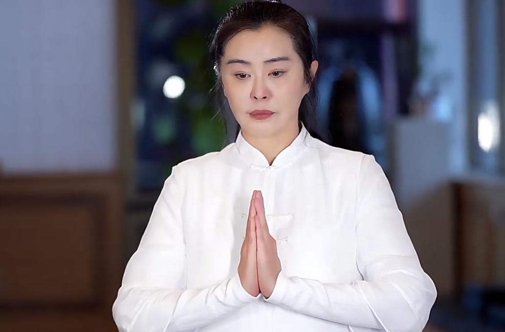 息影19年！一代女神潛心修佛多年「突復出拍片」挨酸整過頭　「56歲真面目曝光」網驚：狀態極佳