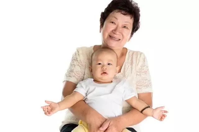 母親節媳婦邀吃火鍋！和親家一起慶祝「席間孫子童言無忌」　「飯沒吃完」婆婆拔腿就走