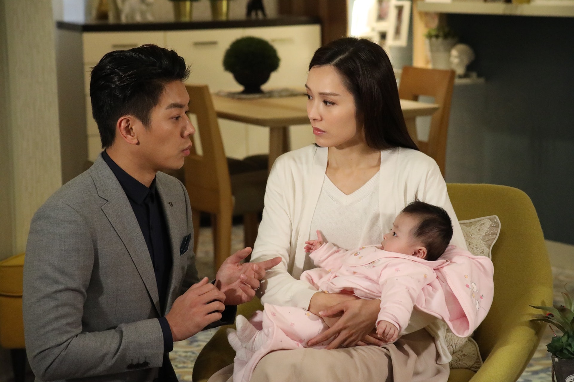 母親節媳婦邀吃火鍋！和親家一起慶祝「席間孫子童言無忌」　「飯沒吃完」婆婆拔腿就走