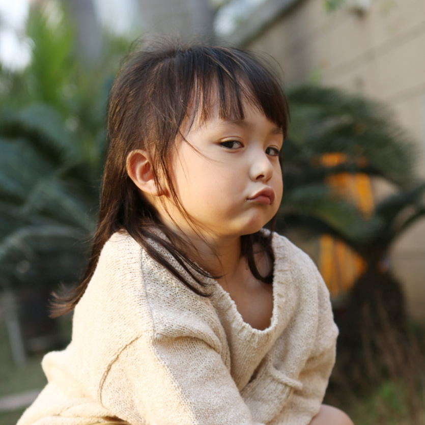 2歲出道年入百萬！因長相甜美被禁止整容　正當紅時卻退圈消失「14歲近照曝光」：女大十八變