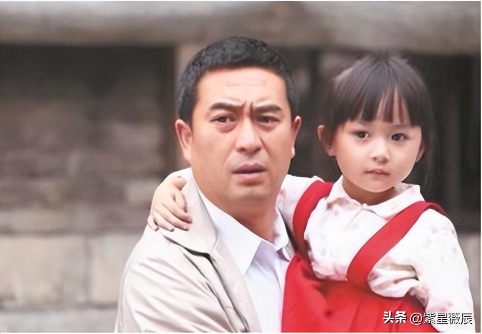 2歲出道年入百萬！因長相甜美被禁止整容　正當紅時卻退圈消失「14歲近照曝光」：女大十八變