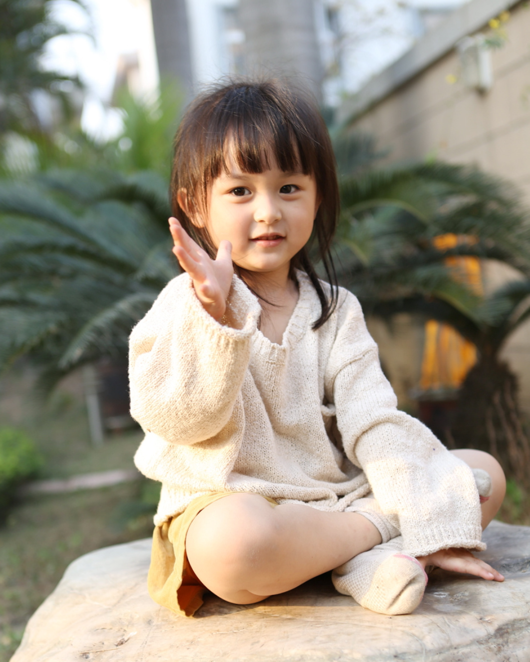 2歲出道年入百萬！因長相甜美被禁止整容　正當紅時卻退圈消失「14歲近照曝光」：女大十八變