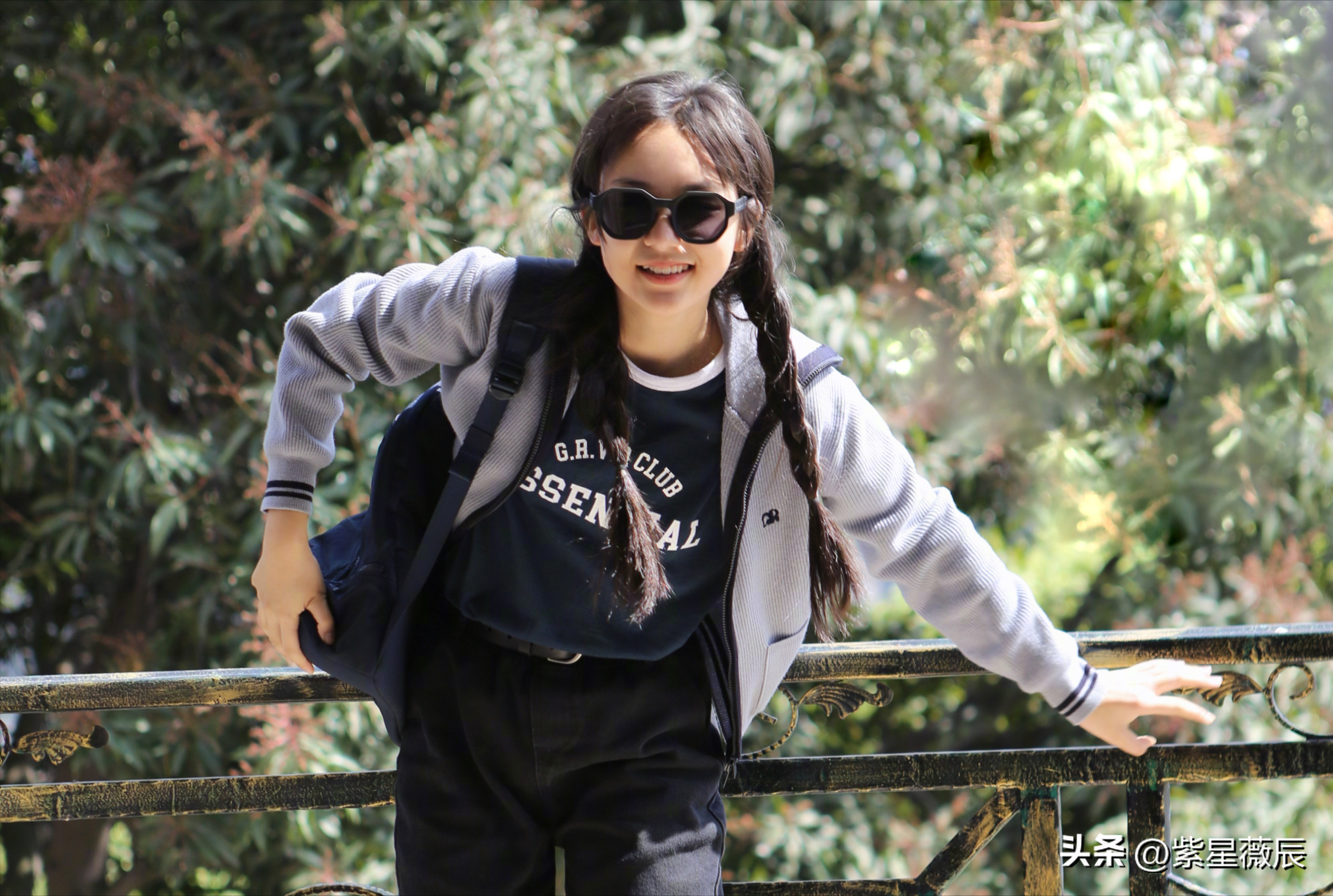 2歲出道年入百萬！因長相甜美被禁止整容　正當紅時卻退圈消失「14歲近照曝光」：女大十八變