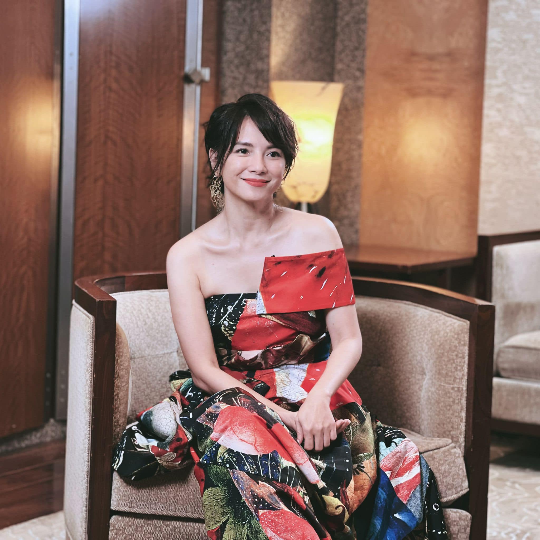 封麥20年！金馬影后「一開口惹哭鐵粉」曬國中絕美嫩照　「逆齡樣貌曝光」震撼網：30年都沒變