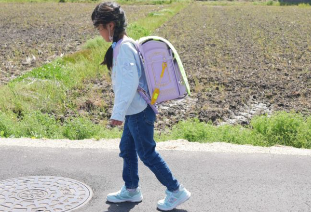 勵志中學奇蹟！失散10年姐弟重逢，17歲女孩的感人故事震撼全台