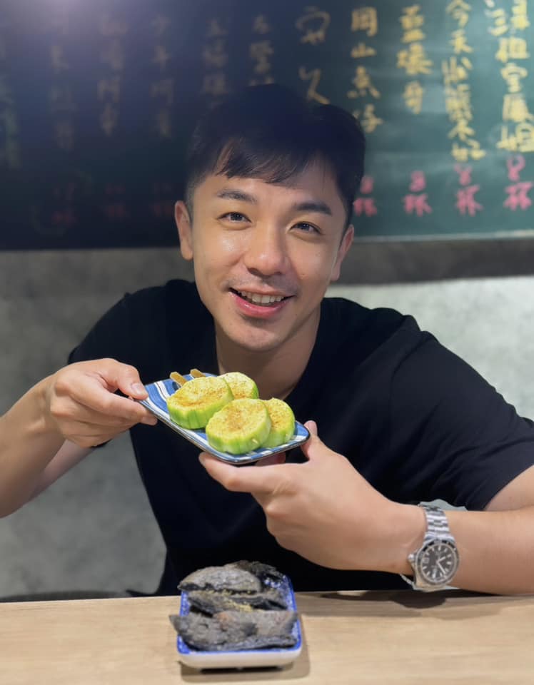 拍戲力籌百萬資金！36歲本土劇男星「轉行餐飲業」卸下光環洗碗　坦言「18歲就當服務生」好友紛捧場
