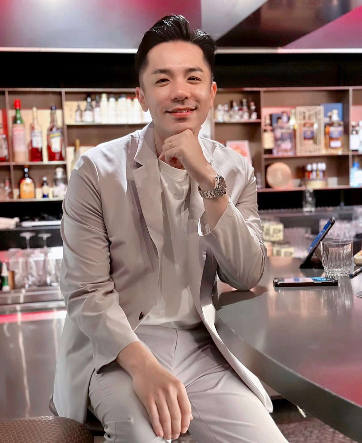 拍戲力籌百萬資金！36歲本土劇男星「轉行餐飲業」卸下光環洗碗　坦言「18歲就當服務生」好友紛捧場