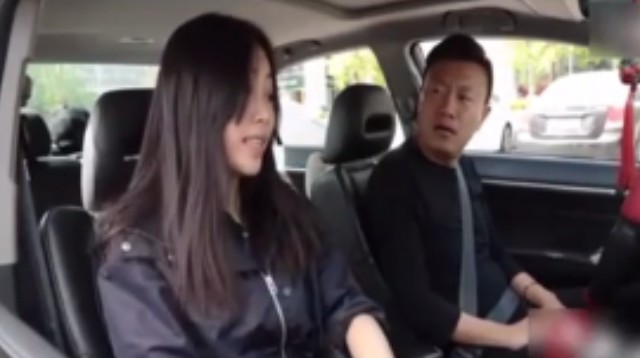 女同事連續「半個月蹭我順風車」不講一句感謝！某次我故意請假不帶她　當天「收到她的訊息」我傻眼了