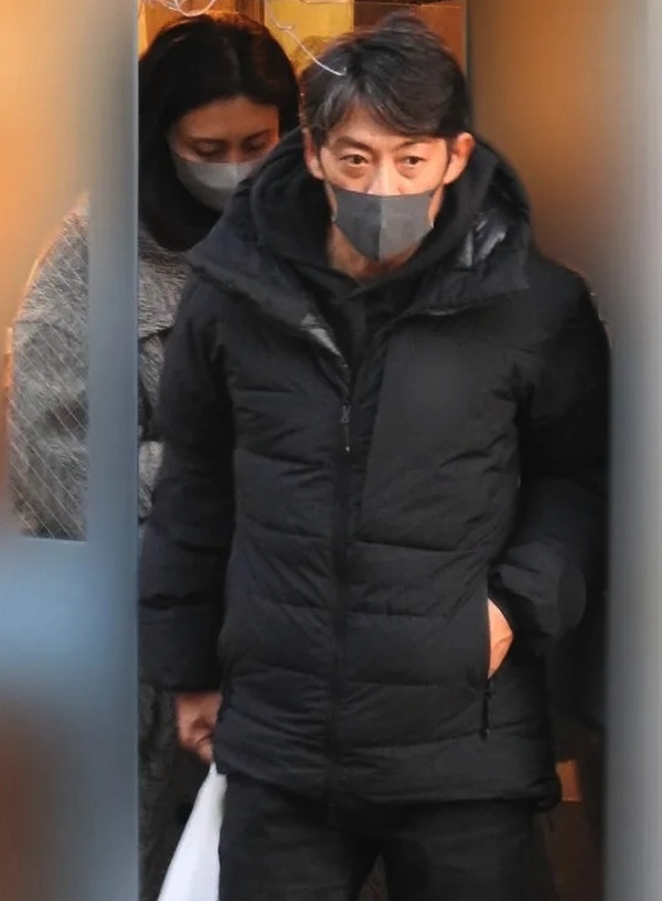 帥氣戲劇男神！當年「演酷帥教師爆紅」　51歲「私下與老婆約會被拍」甜如偶像劇❤️