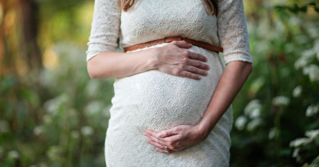 頭胎生女兒「被罵賠錢貨」！她開心懷上兒子「婆婆卻老淚縱橫」　突下跪求「把孩子流掉吧」網鼻酸