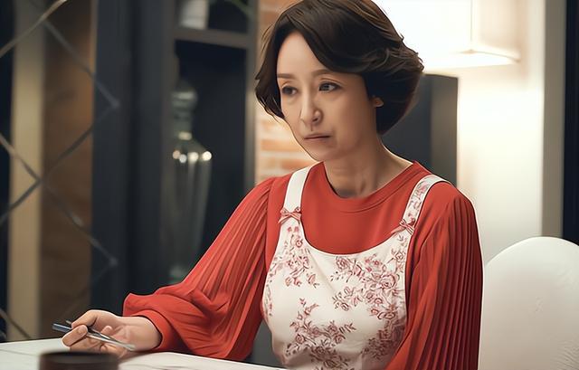 剛度完蜜月！人妻返家發現「新婚床睡了一女人」　婆婆竟開口：別大驚小怪