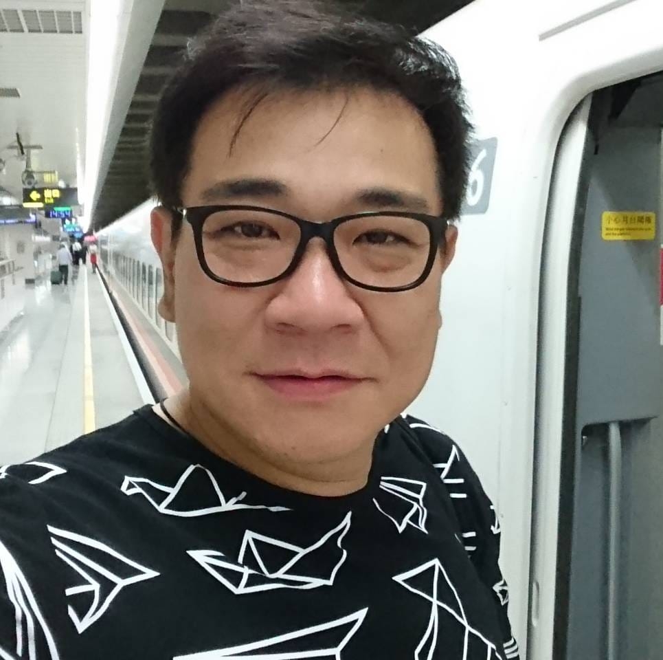 53歲財富自由！資深諧星「經營副業20年」退休仍月收3萬　揪三五好友「台南電梯別墅養老」退休規劃曝光