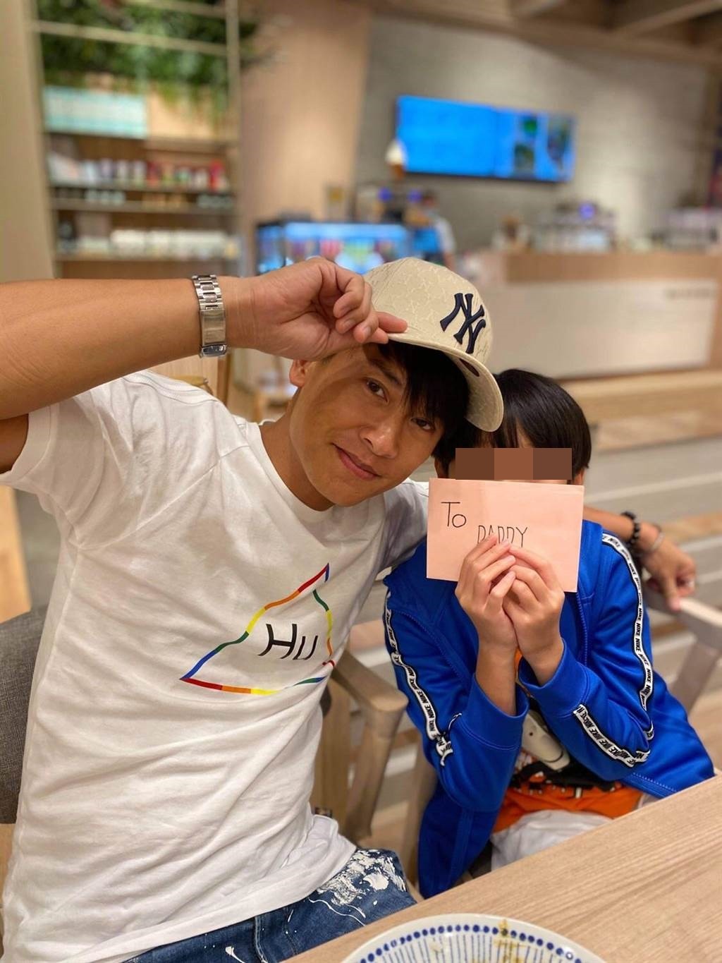 單親養出天才兒！本土男星喜曝「15歲獨子先修大學課程」　爸爸也不遑多讓「跳級當林心如學弟」