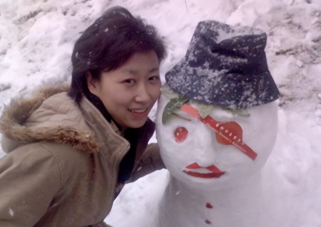 25歲成知名主持人!她「剛和丈夫結完婚」卻出車禍 最後發文「成了人生預言」父母悲慟一夜白頭