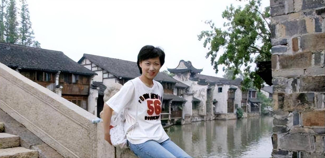 25歲成知名主持人!她「剛和丈夫結完婚」卻出車禍 最後發文「成了人生預言」父母悲慟一夜白頭