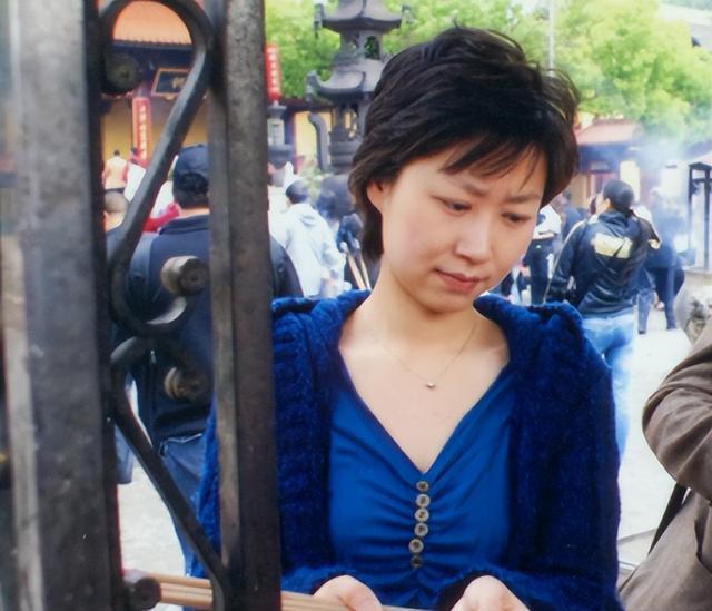 25歲成知名主持人!她「剛和丈夫結完婚」卻出車禍 最後發文「成了人生預言」父母悲慟一夜白頭