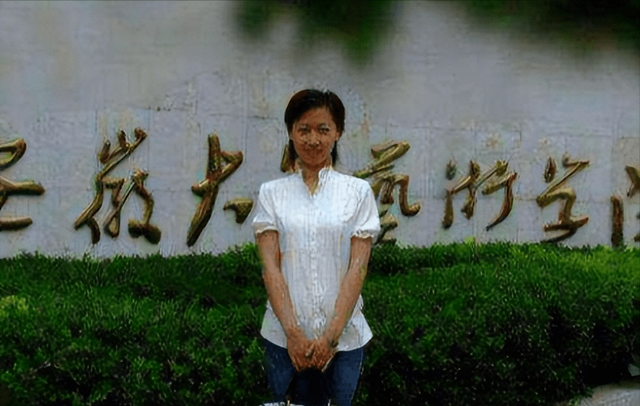 25歲成知名主持人!她「剛和丈夫結完婚」卻出車禍 最後發文「成了人生預言」父母悲慟一夜白頭