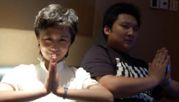 25歲成知名主持人!她「剛和丈夫結完婚」卻出車禍 最後發文「成了人生預言」父母悲慟一夜白頭