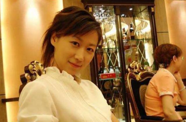 25歲成知名主持人!她「剛和丈夫結完婚」卻出車禍 最後發文「成了人生預言」父母悲慟一夜白頭