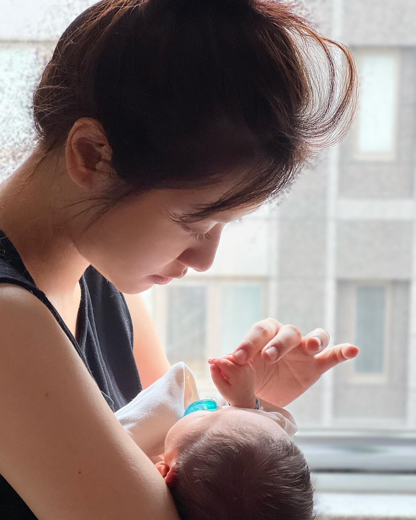 當媽兩個月！吳姍儒大吐苦水「兒子整晚不睡」體力到極限　「哄到全身痠痛」引全天下媽媽共鳴