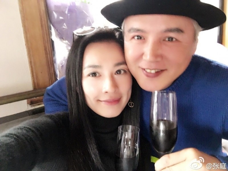 最美瓊女郎之一！林瑞陽前妻「被兒出賣近照」臉蛋超凍齡　「一家三口高顏值」獨子跟隨出道