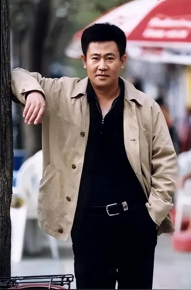 退休半年！知名主持人「默默抗癌走了」享壽61歲　臨終留下40字「妻子泣不成聲」：願有來生