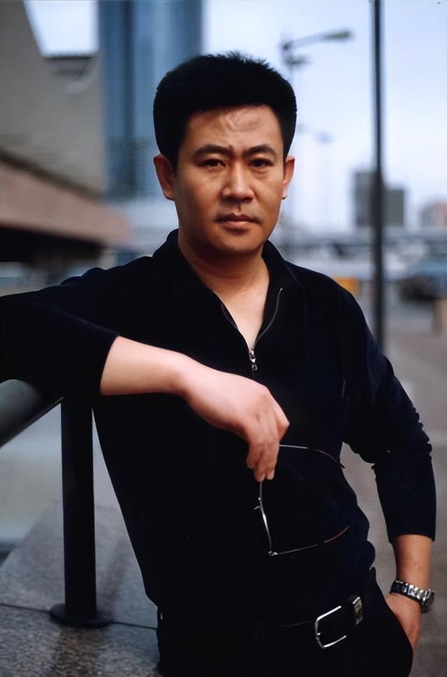 退休半年！知名主持人「默默抗癌走了」享壽61歲　臨終留下40字「妻子泣不成聲」：願有來生