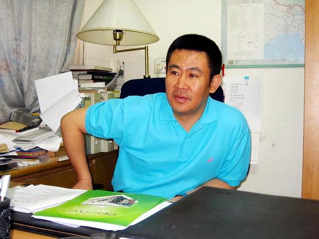 退休半年！知名主持人「默默抗癌走了」享壽61歲　臨終留下40字「妻子泣不成聲」：願有來生