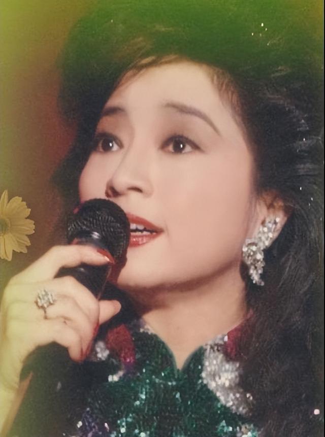 與鄧麗君齊名！洗頭妹成傳奇女星「天王見她都下跪」　秘婚藏20年「74歲樂當單身包租婆」