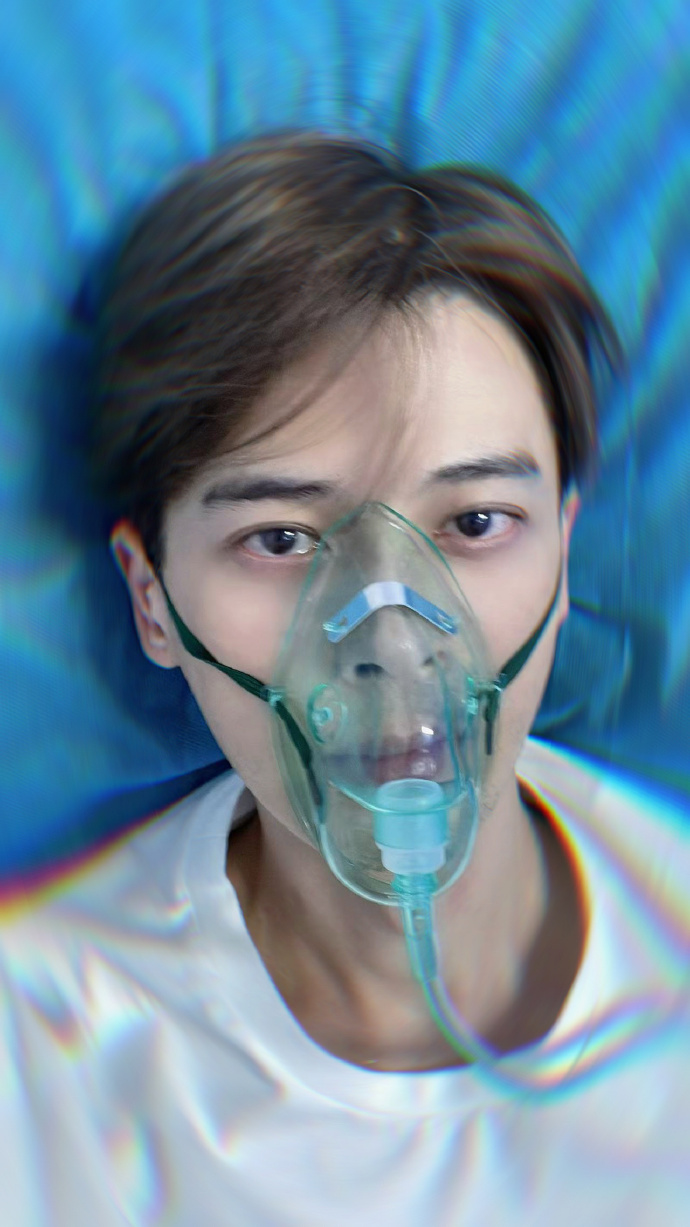 出外景才一週!48歲男星「戴氧氣罩緊急住院」 煎熬喊「嚴重到懷疑人生」:會死人