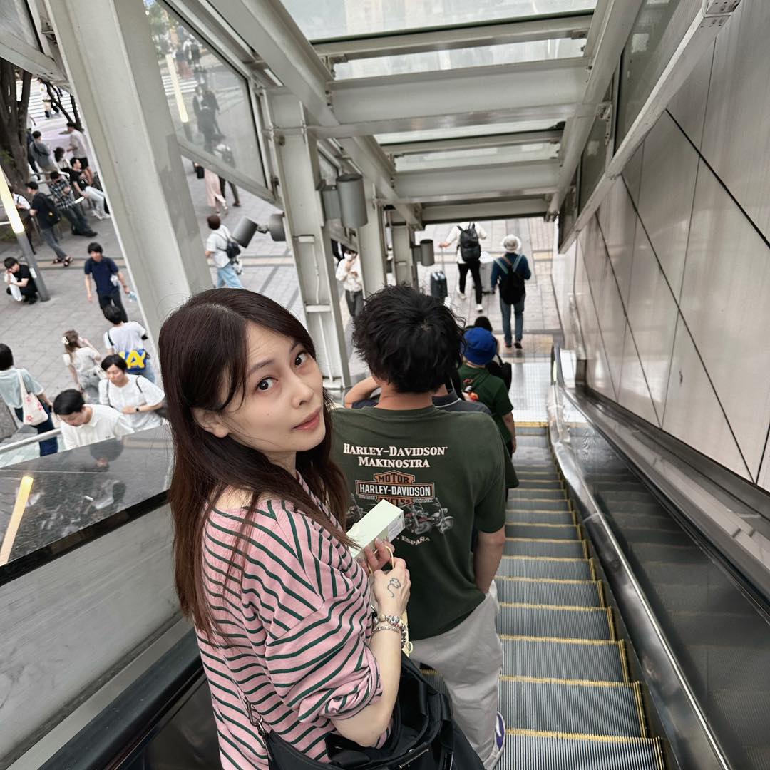 前夫聘7律師！何如芸「打離婚官司淨身出戶」妹妹開口1句話　「抵押房產相挺」窮到身無分文換她報恩
