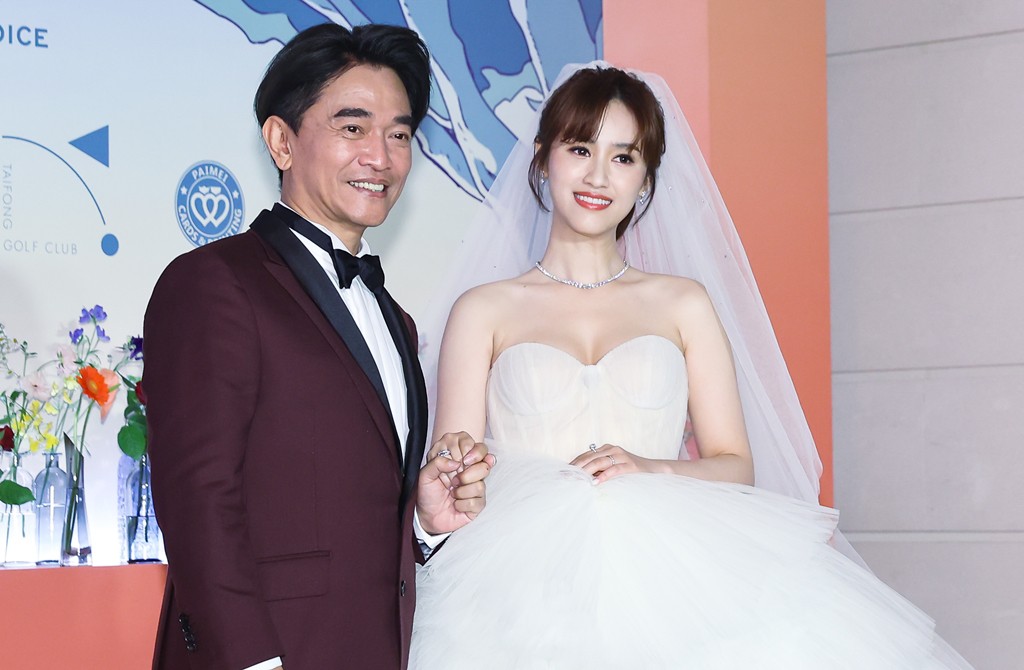 孫子兩個月大！吳宗憲爽曬「抱小初一同框照」幸福全寫臉上　掩飾不住興奮「短短17字」網讚：有孫萬事足