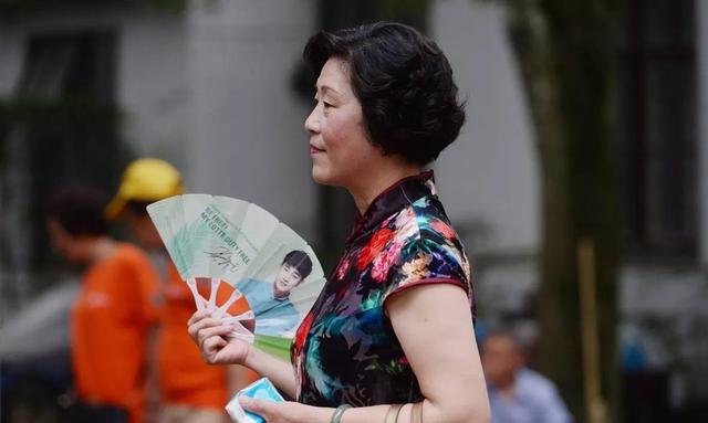 婆婆過57歲生日！「兒媳故意轉帳880紅包」想偷給驚喜　「一看婆婆通訊錄」她當場落淚