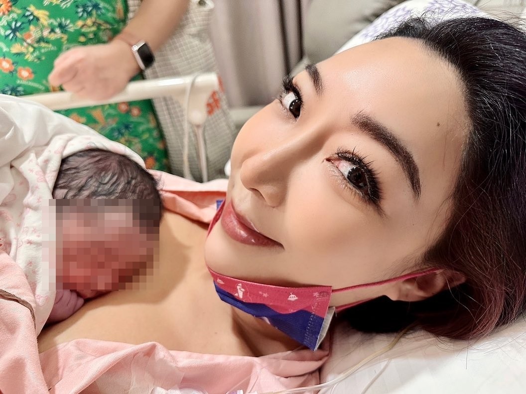雙胞胎流掉一個！39歲女星拚兩次試管「宣布誕下女兒」　「長相神複製老公」她驚呼：怎麼又來了
