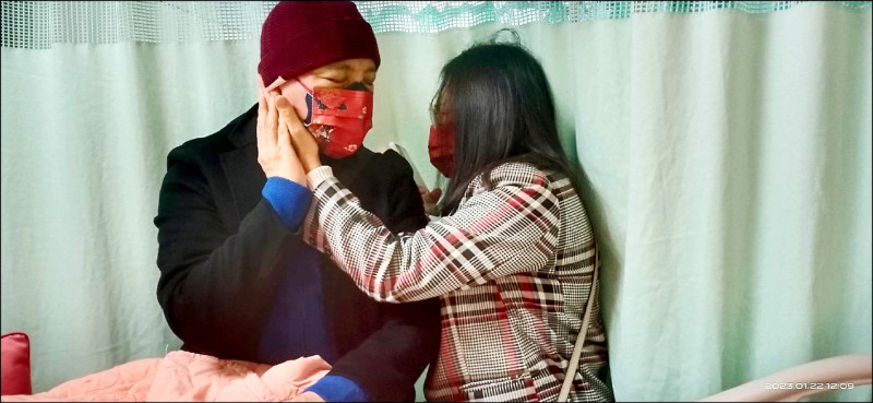 抗癌痛不欲生！陳凱倫「消失半年首露面」露12公分驚人傷疤　親吐病況「感恩老婆救他命」