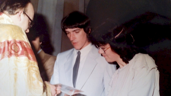 她砸230萬「整成厚嘴唇大媽」嚇壞全球！公開以前模樣「原本是挺鼻美男子」家人氣到不往來