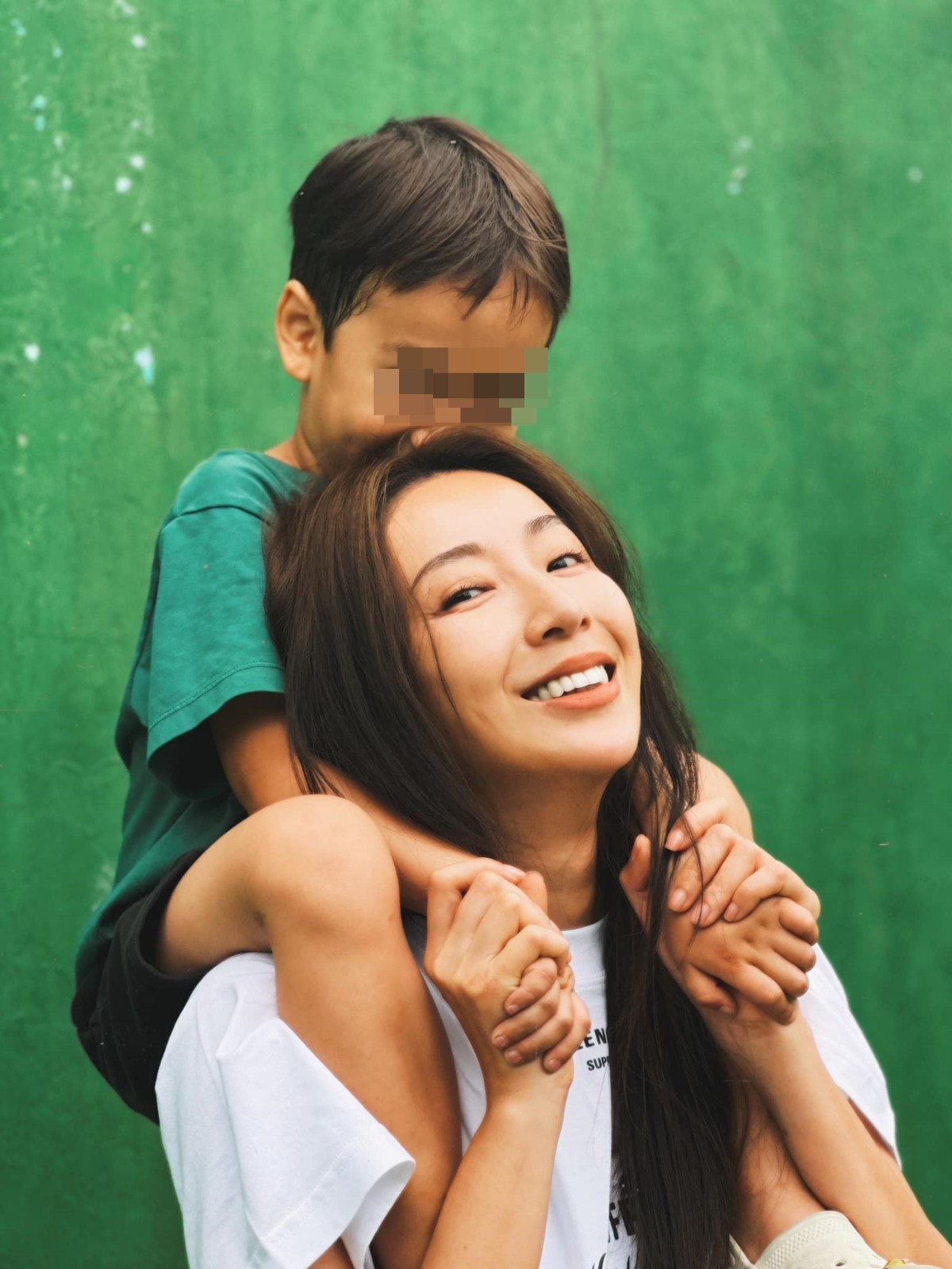 Lucy長大了！隋棠喜曝「6歲女兒幼稚園畢業」近照曝光　仔細一看「基因超驚人」網讚：跟媽媽一樣
