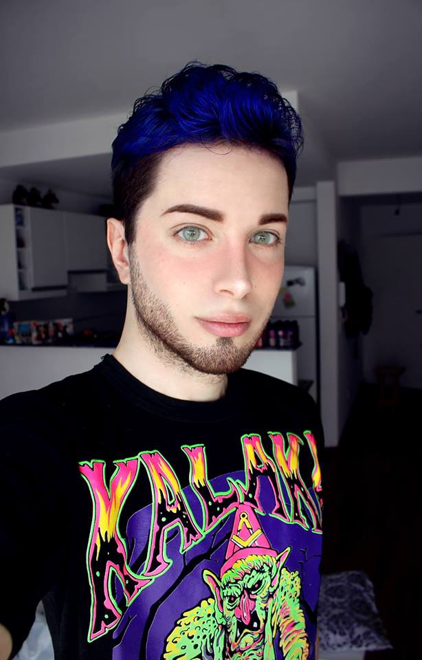 他迷上童話「把自己整成精靈」！狠砸184萬「連耳朵都變尖的」原本模樣曝光：以前就很帥了