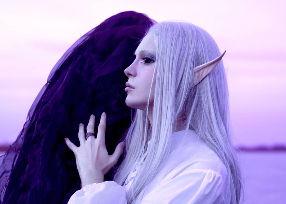 他迷上童話「把自己整成精靈」！狠砸184萬「連耳朵都變尖的」原本模樣曝光：以前就很帥了