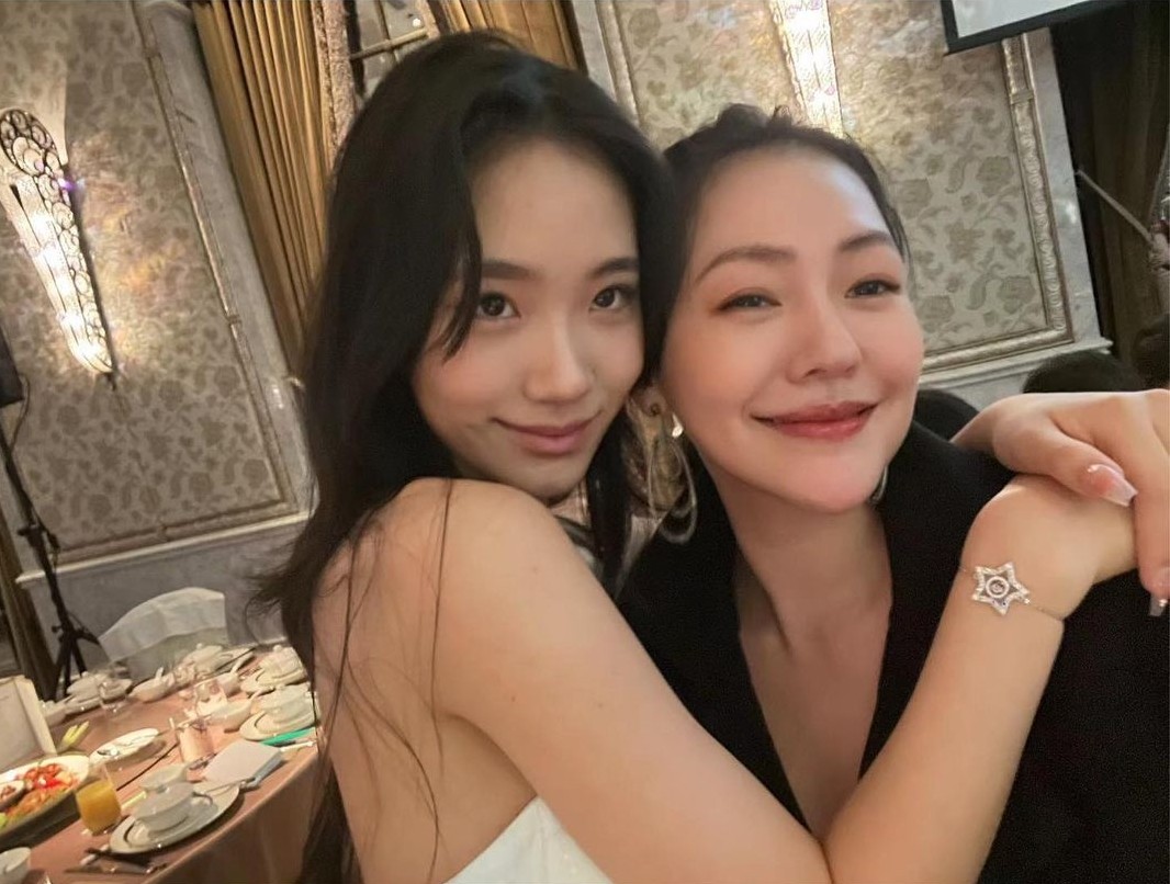 二女兒參加畢業餐會！小S零偽裝「驚喜現身」成全場焦點　母女同框美翻「感嘆如今角色對調」