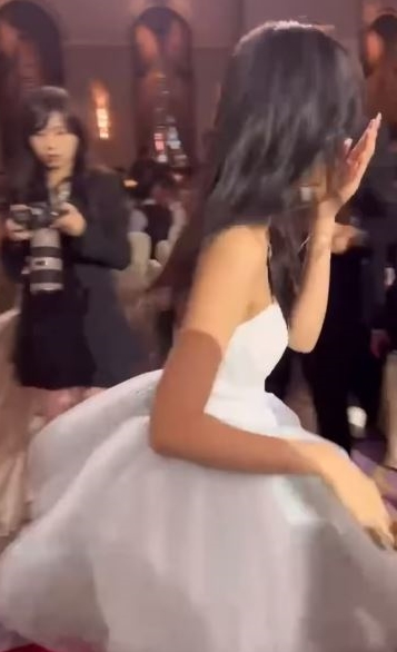 二女兒參加畢業餐會！小S零偽裝「驚喜現身」成全場焦點　母女同框美翻「感嘆如今角色對調」