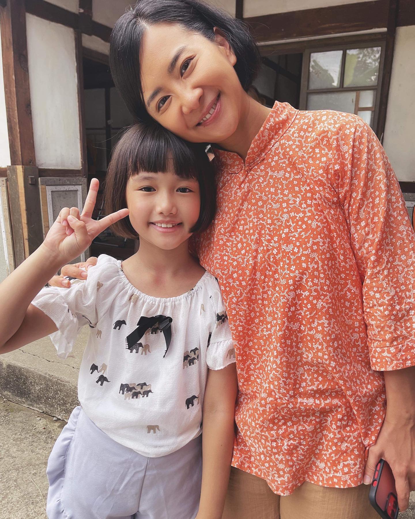 反對進演藝圈！媽媽以死相逼「台劇女星下跪痛哭」花10年證明　謝妹偷塞錢「惹人厭角色爆紅」