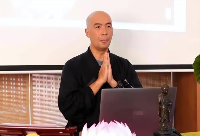 看破紅塵！周海媚舊愛驚傳「出家當法師13年」煞氣全消失　「現身寺廟」氣質大變網全認不出