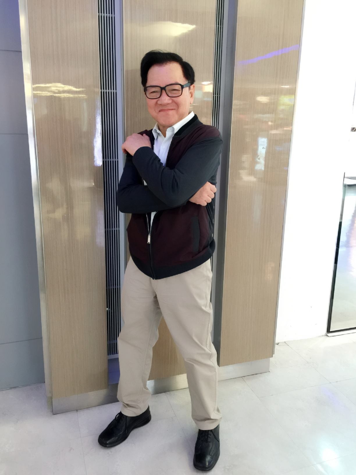 遭傳失智手抖！台語歌王罕露臉「自豪75歲是一尾活龍」　「婚內爆5度偷吃」懺悔餘生不再婚