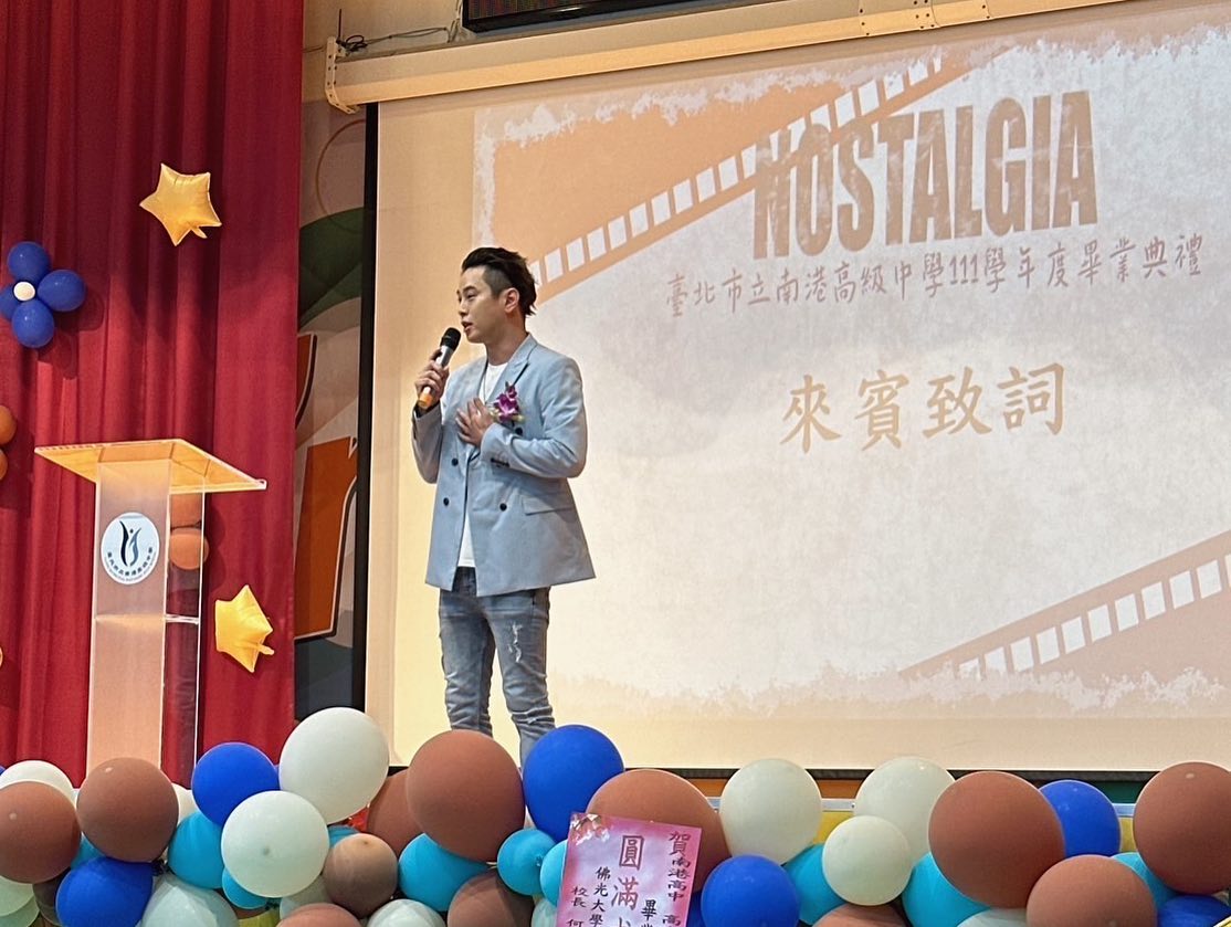 二女兒國中畢業！白家綺偕夫驚喜現身「被邀上台致詞」　吳東諺喜曝「20年前巧合」：緣分太奇妙