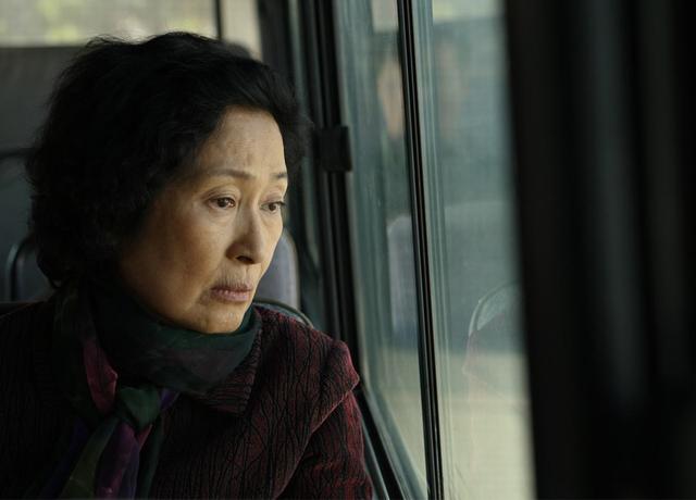 兒子讓我們去他家小住一週！短短3天內「鄰居就敲了4次門」　我仔細一聽「轉頭帶老伴回家」：再也不來了