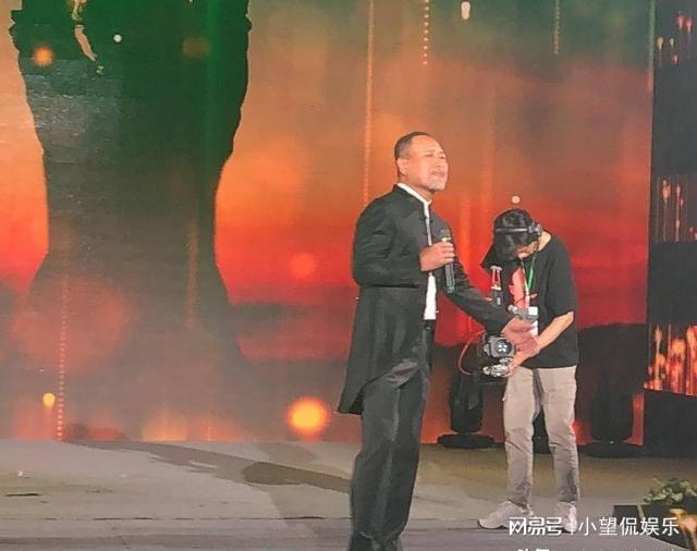 深情都是假？61歲粗獷歌手「痴守癌妻病榻」被封好男人　「轉身大談不倫戀」害慘張韶涵