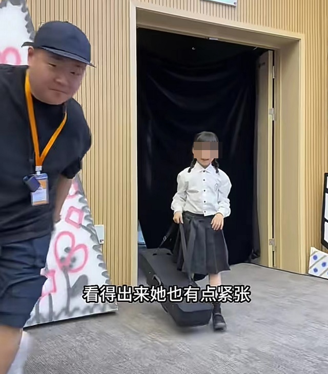 上個月完婚！郝劭文夫妻情侶裝「參加8歲繼女才藝發表」　「1年學費80萬」霸氣寵女：花得很值得