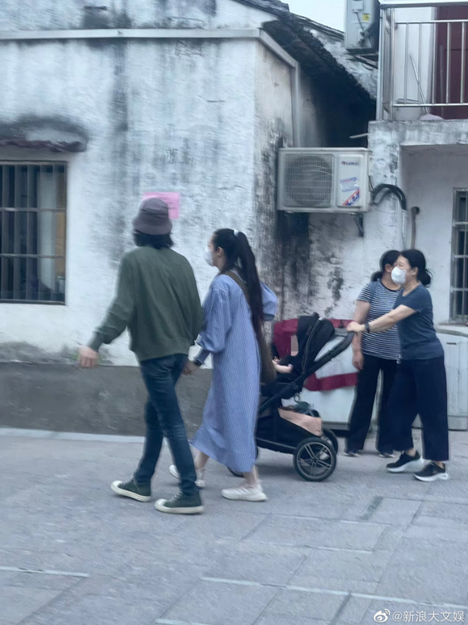 結婚5年屢爆婚變！氣質女星嫁豪門「逛街被巧遇」遭酸：仙氣全沒了　夫妻不畏流言「私下互動全曝光」